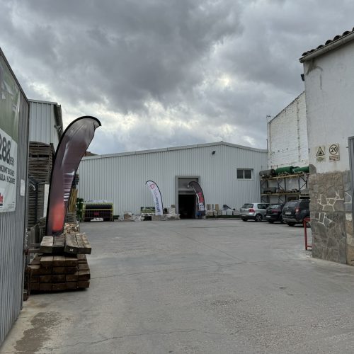 Entrada al almacen de BigMat Nicanor Mateu